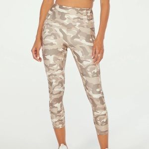 Edge Camo Capri